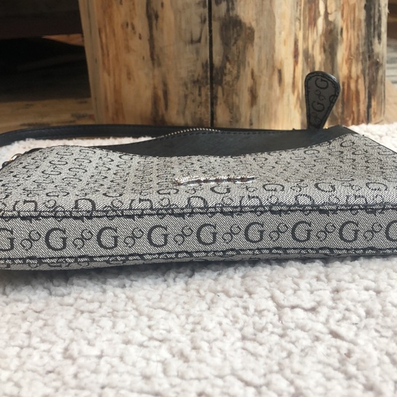 Guess crossbody purse, NWOT - Picture 9 of 9